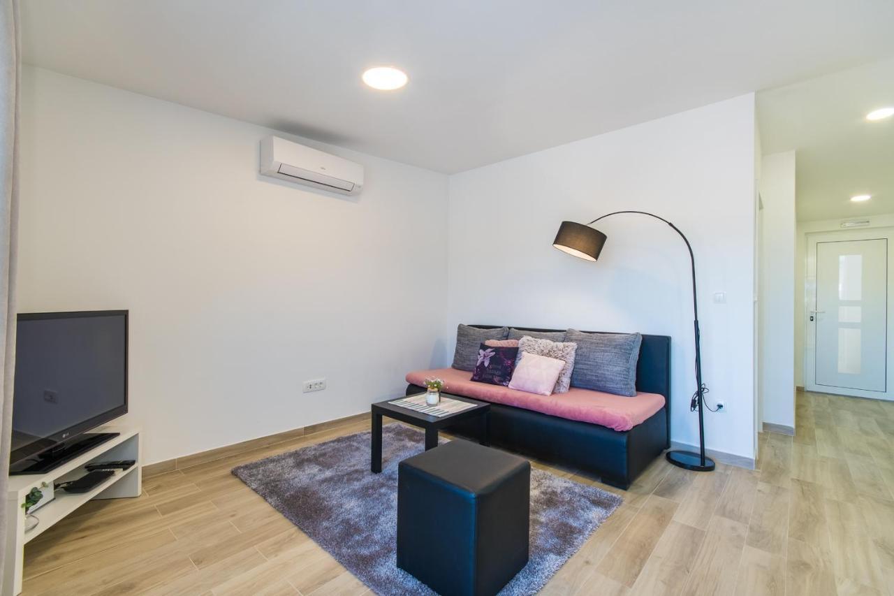 Apartment Finta Rogotin Exterior photo